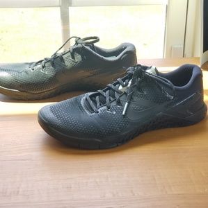 NIKE METCON 4 - WOMEN'S - BLACK / SLIVER/ VOLT GLO